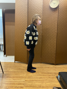腰の曲がった女性